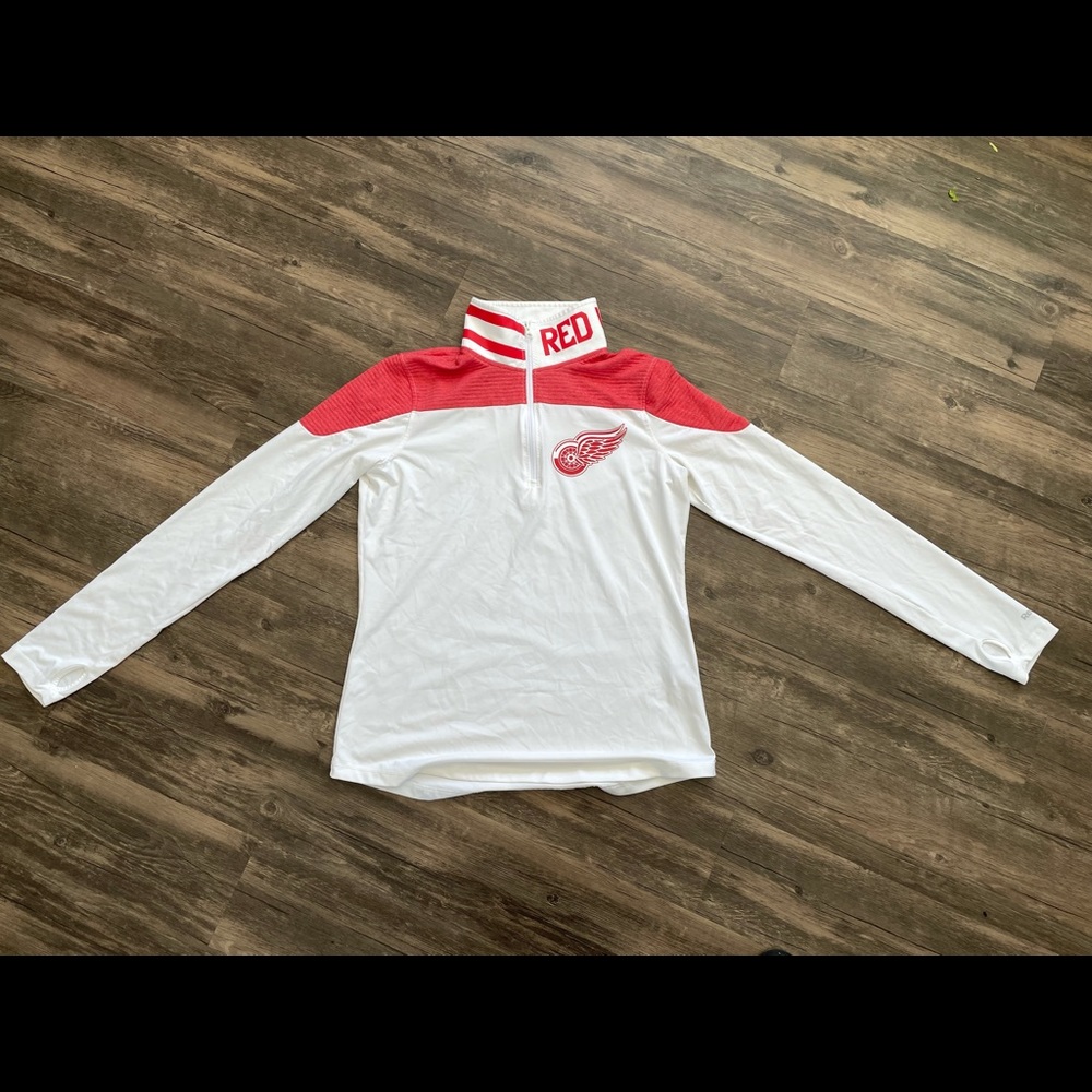 Woman’s Detroit Redwings Reebok 1/4 zip up long sleeve, large